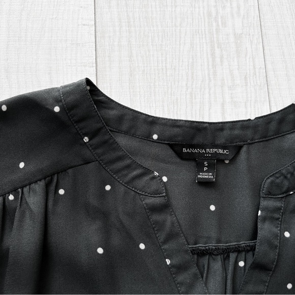 Banana Republic dark grey and white polka dot blouse - Picture 3 of 9